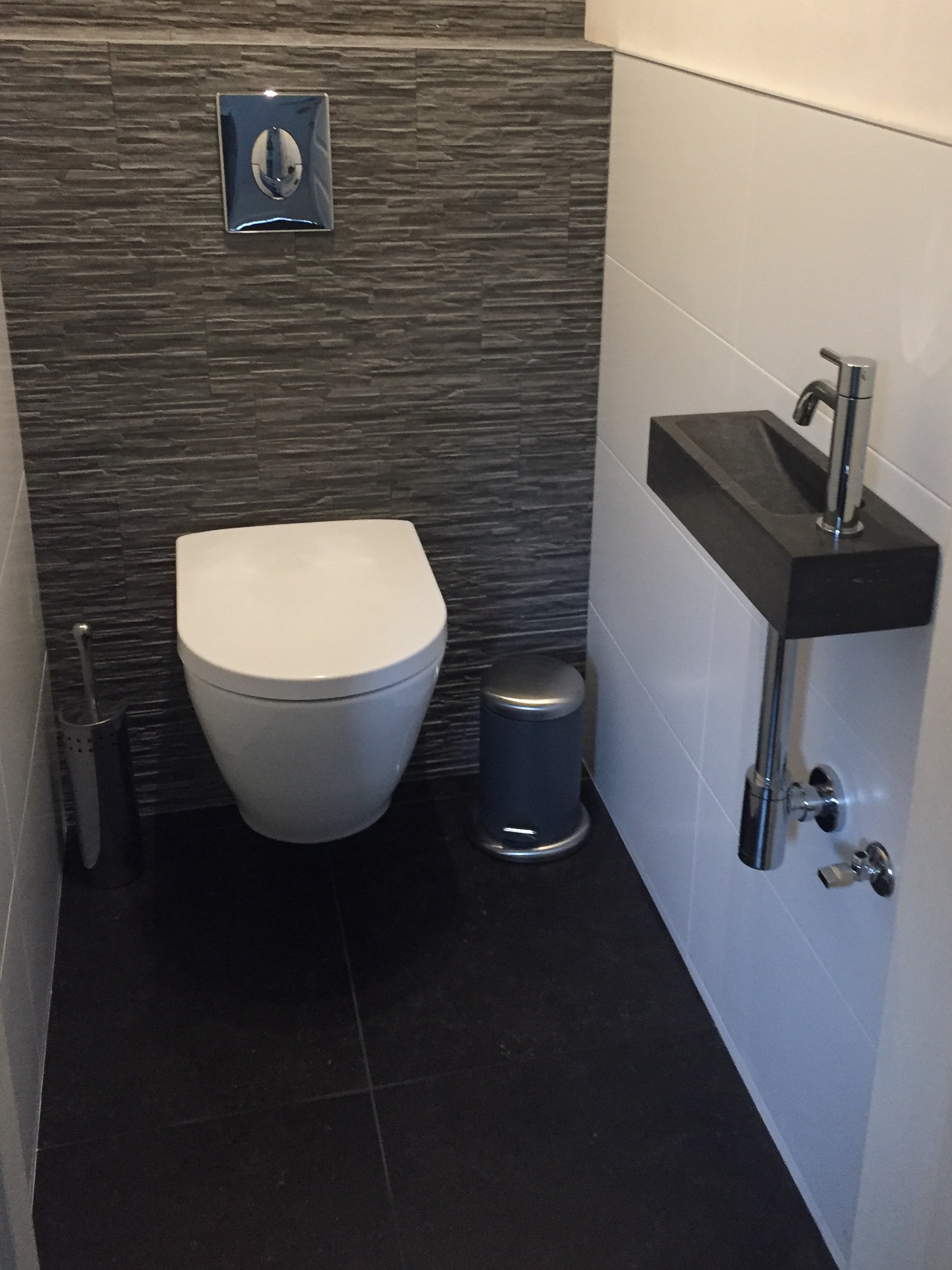 Vloer laten leggen, Tegelwerken, Verbouwingswerken, Renovatiewerken, Kleine metselwerken, Plaatsen van badkamertegels, Bouwfirma, Bouwonderneming in Oostrozebeke, West-Vlaanderen