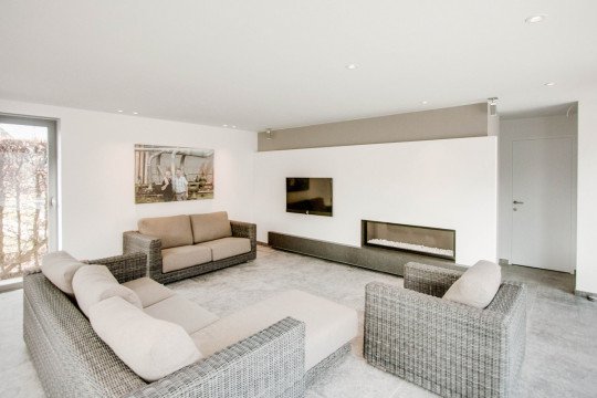 Binnenschilderwerken, Buitenschilderwerken, Raamdecoratie, Zonweringssystemen, Muurbekleding , Behangwerken, Vloerbekleding, Interieurontwerp, Lakken van binnendeuren, Lakken van meubelen in Zwevezele (Wingene), West-Vlaanderen