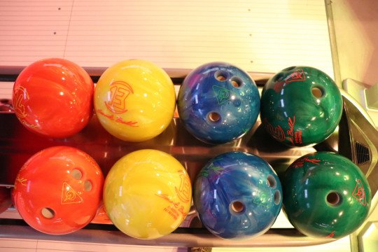 Discobowlen, Kinderparty, Kinderfeestjes, Happy hour, Bowlen, Bowlingbaan, Arrangementen, Bowling, Bowlingbaan met steengrill, Bowling seniorennamiddag in Roeselare, West-Vlaanderen