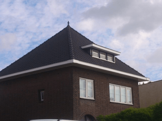 Renoatie van hellende en platte daken, Traditionele nieuwbouw, Schrijnwerkerij, Zinkwerken, Plaatsen van natuurleien zowel dakbedekking als gevelbekleding, Complete dakisolatie , Steigerverhuur in Moelingen (Voeren), Limburg