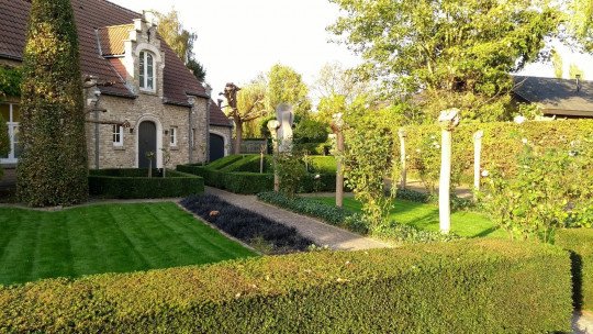 Tuinman in de buurt Nijlen, Antwerpen