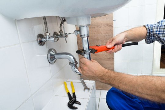 Loodgieter, Onderhoud centrale verwarming, Installatie centrale verwarming, Installatiebedrijf, Loodgietersbedrijf, Herstellingen kranen, Badkamer vernieuwen, Verwarmingssysteem, Dringende herstellingen, Onderhoud verwarmingsketel in Lauwe (Menen), West-Vlaanderen