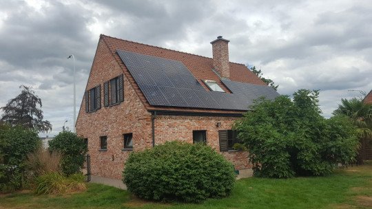 Zonne-energie, Zonnepanelen, Ventilatie, Ventilatiesystemen, Installatie van ventilatiesystemen, Elektriciteitswerken, Plaatsen van zonnepanelen in Nevele, Oost-Vlaanderen