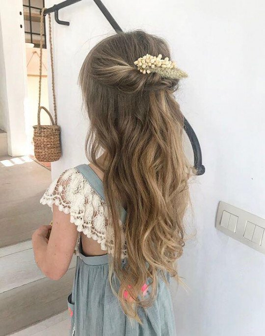 Dameskapsalon, Herenkapsalon, Kinderkapsalon, Opsteekkapsels, Hoogwaardige haarverzorgingsproducten, Beautybehandeling, Kleuringsspecialist, Redken salons, Moroccanoil, Schwarzkopf professional in Brecht, Antwerpen