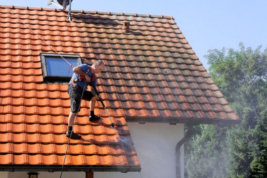 Klusjesman, Klusdienst, Dakreiniging, Gevelreiniging, Opritten en terrassen, Tuinonderhoud, Schoonmaakdienst in Wingene, West-Vlaanderen