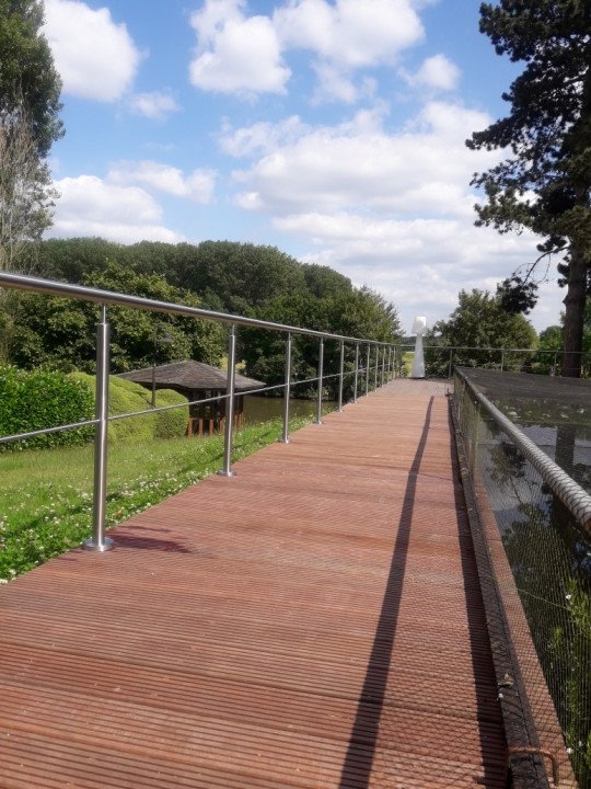 Algemene laswerken, Metaalwerken, Inox laswerk, Aluminium laswerken, Hekwerken, Balustrades, Plaatwerk, Stalen trappen en leuningen, Stalen traliewerk, Stalen deuren en poorten in Wondelgem, Oost-Vlaanderen
