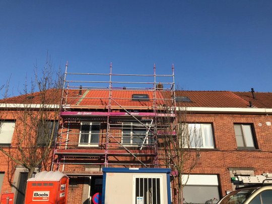 Zinkwerken, Koperwerken, Platte daken, Hellende daken, Professioneel dakwerken, Kleine schrijnwerken, Complete dakrenovaties uitvoeren, Dakdekker, Dakreparaties, Repareren van daken in Astene, Oost-Vlaanderen
