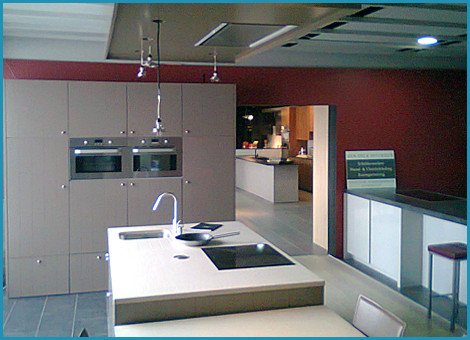Plaatsen van plafonds en wanden in gyproc en fermacell, Schilderen van gevels en buitenschrijnwerk,  Plaatsen van vloerbekleding , Verscheidene kalkverf-technieken, Raamgarnering, Alle behangwerken, Plaatsing & renovatie alle parketwerken, Alle binnenschilderwerken, Kalleien, Isolatiewerken in Wijnegem, Antwerpen
