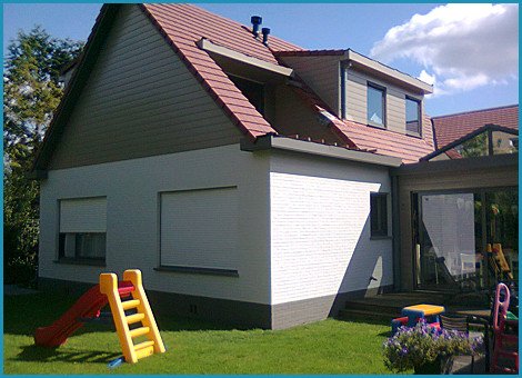 Plaatsen van plafonds en wanden in gyproc en fermacell, Schilderen van gevels en buitenschrijnwerk,  Plaatsen van vloerbekleding , Verscheidene kalkverf-technieken, Raamgarnering, Alle behangwerken, Plaatsing & renovatie alle parketwerken, Alle binnenschilderwerken, Kalleien, Isolatiewerken in Wijnegem, Antwerpen