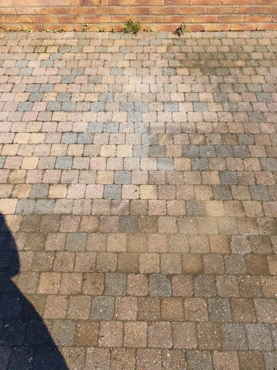 Dakgotenreiniging, Schoonmaakservice, Schoonmaak aan huis en kantoren, Dienstencheque, Reiniging van overkappingen, Glazenwasserij, Ruitenwassers, Boodschapjeshulp in Bilzen, Limburg
