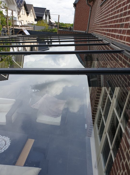 Dakgotenreiniging, Schoonmaakservice, Schoonmaak aan huis en kantoren, Dienstencheque, Reiniging van overkappingen, Glazenwasserij, Ruitenwassers, Boodschapjeshulp in Bilzen, Limburg