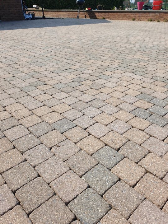 Dakgotenreiniging, Schoonmaakservice, Schoonmaak aan huis en kantoren, Dienstencheque, Reiniging van overkappingen, Glazenwasserij, Ruitenwassers, Boodschapjeshulp in Bilzen, Limburg