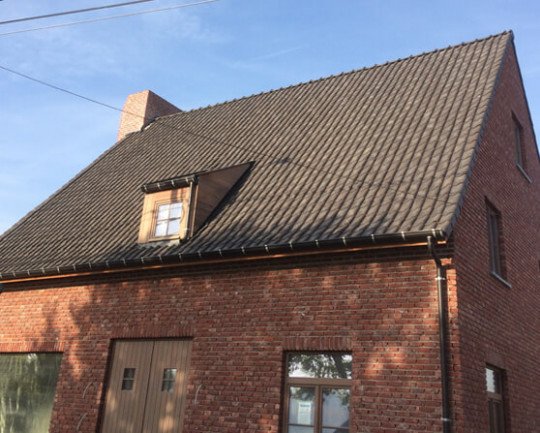 Algemene dakwerken, Gevelbekleding, Bijgebouwen, Houten constructies, Schrijnwerker, Binnenschrijnwerk, Interieurschrijnwerk, Plaatsen van ramen en deuren, Op maat gemaakte deuren in Brakel, Oost-Vlaanderen