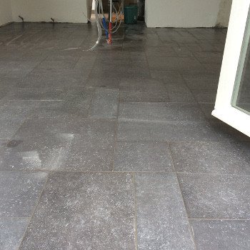 Opritten en terrrassen, Faiences, Totaalprojecten, Totaalrenovatie, Chapewerken, Badkamerrenovatie, Plaatsen van badkamertegels, Tegelwerken, Vloerwerken nieuwbouw en renovatieprojecten in De Haan, West-Vlaanderen
