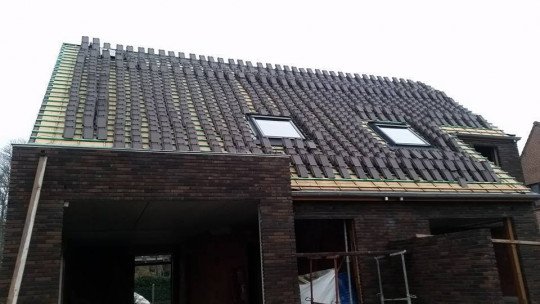 Dakwerken, Algemene dakwerken, Veluxdakramen, Dakgoten, Roofing, Platte daken, Dakisolatie, Zinkwerken, Gevelwerken, Hellende daken in Oostkamp, West-Vlaanderen