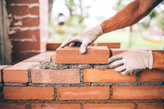 Bouwwerken, Bouwbedrijf, Verbouwingswerken, Nieuwbouw, Totaalrenovatie, Vloer en tegelwerken, Opritten en terrassen, Graafwerken, Klinkerwerken in Lommel, Limburg