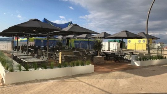 Restaurant met zeezicht, Visgerechten, Vis - en vleesspecialiteiten, Menu, Tearoom, Lunch, Gezonde lunch, Lekkere zoetigheden, Heerlijk diner, Mosselen in De Panne, West-Vlaanderen