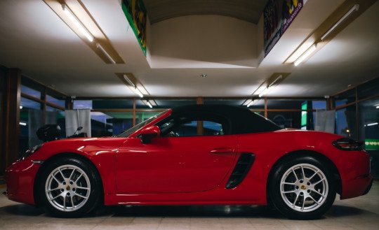 Autoleerherstel, Auto detailing, Lakbehandeling voor auto, Lakverzegeling auto, Interieurreiniging auto, Dieptereiniging auto, Autopolijsten en autopolieren, Coating auto, Auto waxen, Auto cosmetics in Brakel, Oost-Vlaanderen