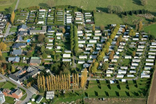 Camping, Kampeerplaatsen, Trekkersplaatsen, Familiecamping, Fietsgebied, Wandelgebied, Vakantiepark, Nagelstudio, Pedicure medisch, Boetiek kledij en accesoires in Munkzwalm (Zwalm), Oost-Vlaanderen
