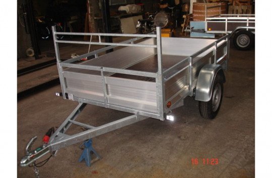 Verhuur autotransporters, Gesloten aanhangwagens, Geremde aanhangwagens, Ongeremde aanhangwagens in Sint-Gillis-Waas, Oost-Vlaanderen