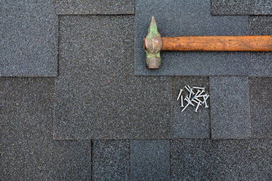 Dakwerken, Algemene dakwerken, Karweiwerken, Lekdetectie, Lekopsporing, Zolderinrichting, Dakherstellingen, Glasrenovatie, Glaswerken in Sinaai-Waas, Oost-Vlaanderen