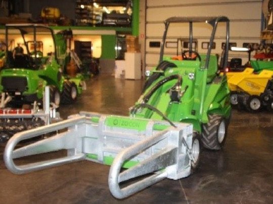 Tractoren, Wielladers, Grasmaaier, Kniklader, Verreiker, Tuinbouwmachine, Tuinbouw, Landbouw, Graafkraan in Zwijnaarde, West-Vlaanderen