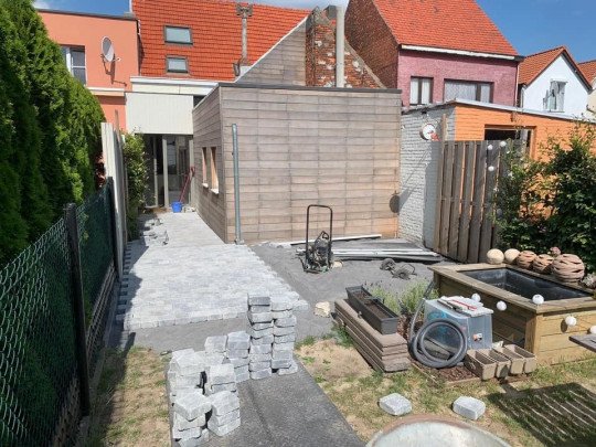 Tuinwerken, Opritten en terrassen, Aanleg opritten, Aanleg van terrassen, Tuinafsluitingen, Tuinrenovatie, Snoeien en vellen van bomen, Heraanleg van tuinen, Tuinverhardingen in Stabroek, Antwerpen