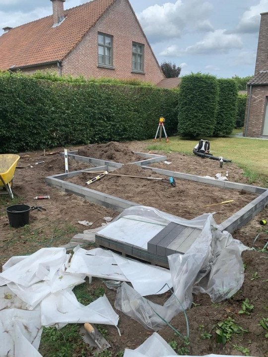 Tuinwerken, Opritten en terrassen, Aanleg opritten, Aanleg van terrassen, Tuinafsluitingen, Tuinrenovatie, Snoeien en vellen van bomen, Heraanleg van tuinen, Tuinverhardingen in Stabroek, Antwerpen