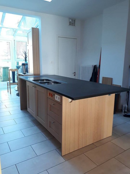 Algemene renovatiewerken, Badkamerrenovatie, Keukenrenovatie, Bouwbedrijf, Aannemer, Schilderwerken, Binnenschilderwerken en buitenschilderwerkn, Dakwerken, Tuinonderhoud, Sanitaire installaties in Brasschaat, Antwerpen
