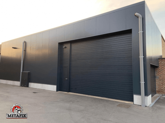 Automatisatie, Sectionale poorten, Garagepoorten, Bijgebouwen, Plaatsen van trappen, Balustrades, Plaatsen van loodsen en bijgebouwen, Betonboringen, Industriebouw, Industriëel onderhoud in Zuienkerke, West-Vlaanderen