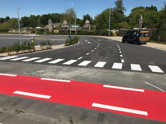 Wegmarkering, Asfaltherstelling, Epoxyherstelling, Belijning, Belijning parking, Belijning magazijn, Belijning binnen, Belijning buiten, Antislip in Eke (Nazareth), Oost-Vlaanderen