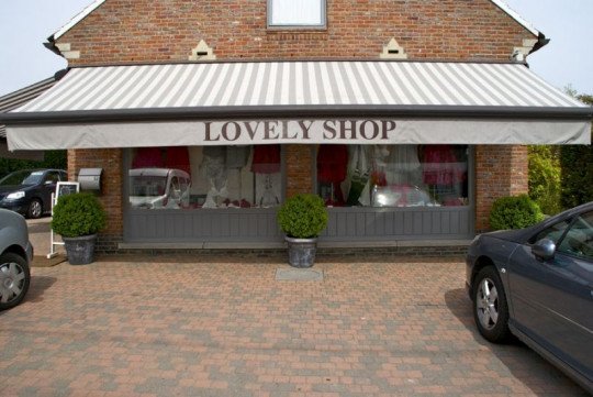 Elegante stadskledij kopen, Elegante kleding voor dames, Uitgebreid assortiment badmode, Herenondergoed, Hoogwaardige lingerie, Verschillende stijlen dameskleren, Lingerie in Leefdaal, Vlaams-Brabant