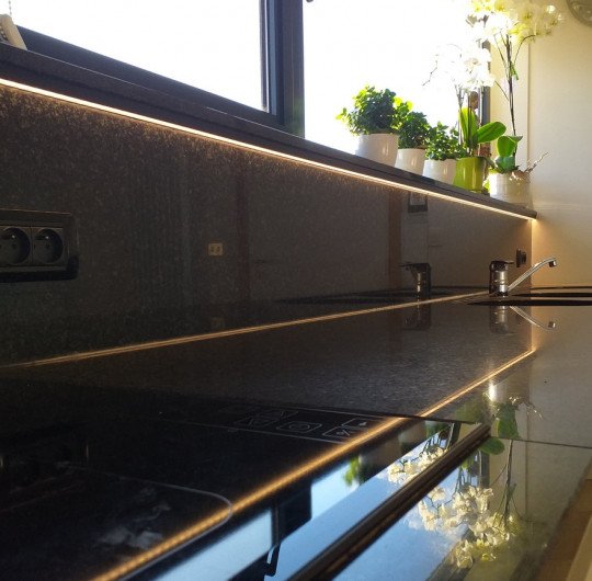 Algemene elektriciteit, Elektricien, Ventilatie, Automatische ventilatiesystemen, Installeren van elektriciteit, Herstellen van elektriciteit, Plaatsen van kranen, Renovatie van badkamer, Elektricien voor nieuwbouw in Vlamertinge, West-Vlaanderen