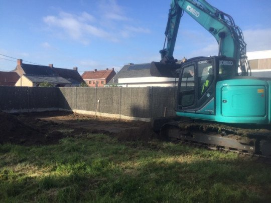 Oude metalen, Schroothandel, Grondwerken, Aannemers, Oprit aanleggen, Tuinhuizen afbreken, Opkopen van schroot, Rioleringswerken, Kraanwerken, Afbraakwerken van gebouwen in Assebroek (Brugge), West-Vlaanderen