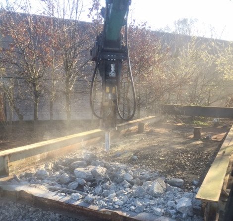 Oude metalen, Schroothandel, Grondwerken, Aannemers, Oprit aanleggen, Tuinhuizen afbreken, Opkopen van schroot, Rioleringswerken, Kraanwerken, Afbraakwerken van gebouwen in Assebroek (Brugge), West-Vlaanderen
