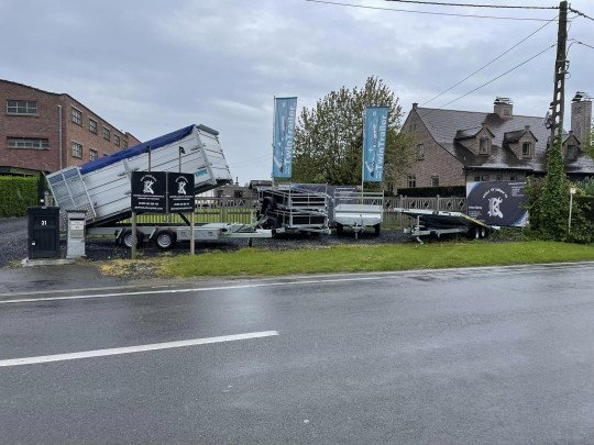 Kwalitatief en afgewerkte aanhangwagens Oeselgem (Dentergem), Oost-Vlaanderen