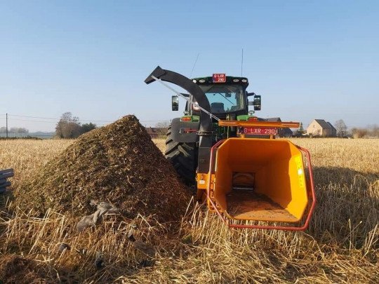 Verhakselen van bomen en takken - Axel Kerckhove, Kortemark